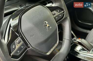 Внедорожник / Кроссовер Peugeot e-2008 2021 в 