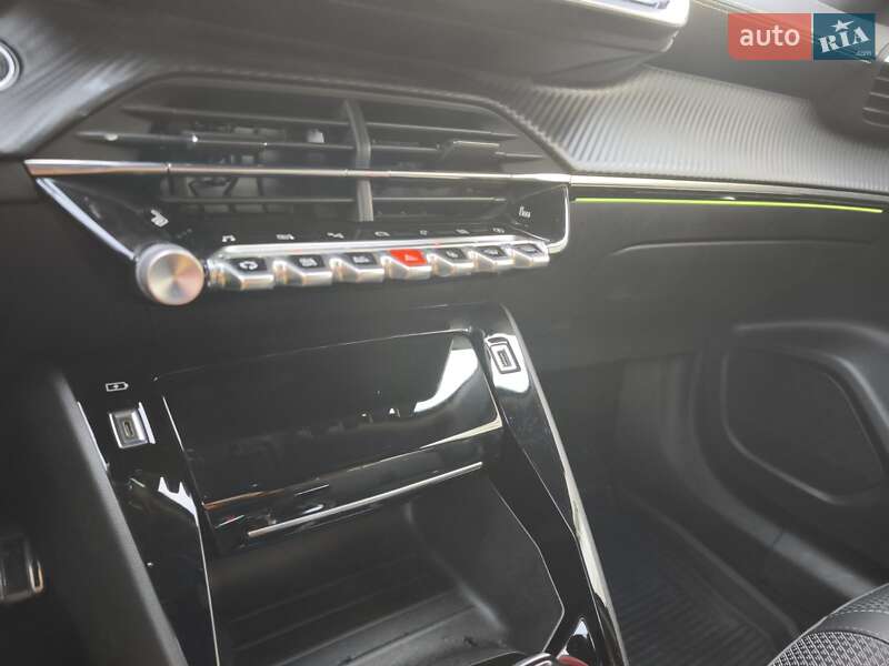 Внедорожник / Кроссовер Peugeot e-2008 2021 в Киеве