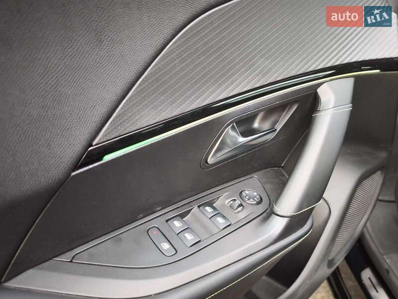 Внедорожник / Кроссовер Peugeot e-2008 2021 в Киеве