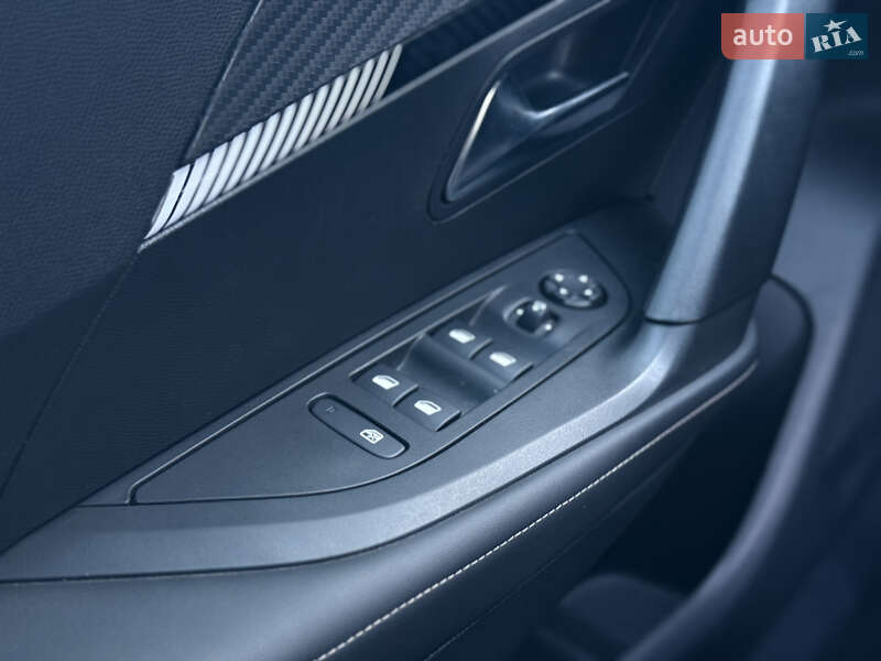Внедорожник / Кроссовер Peugeot e-2008 2024 в Львове