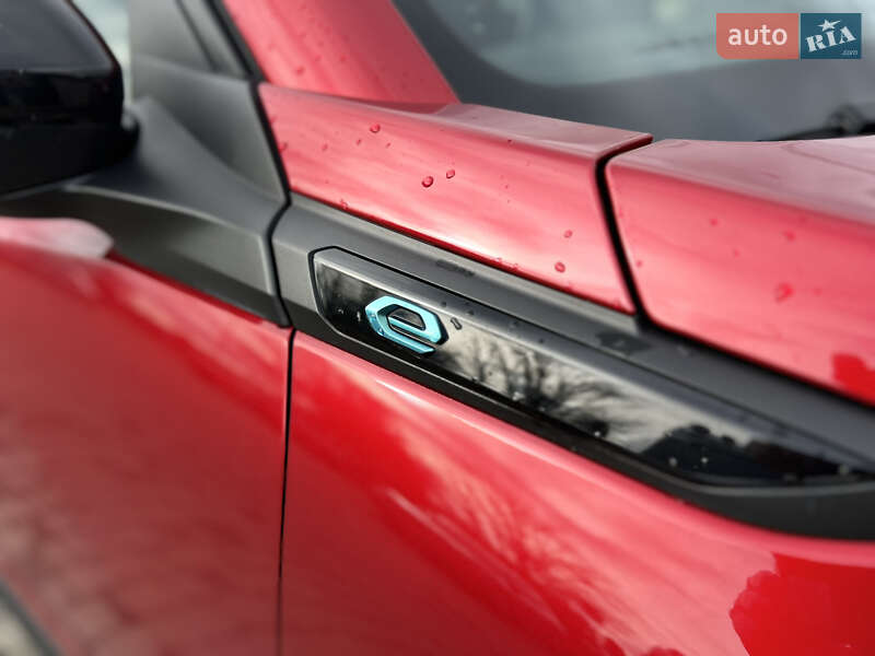 Позашляховик / Кросовер Peugeot e-2008 2022 в Луцьку