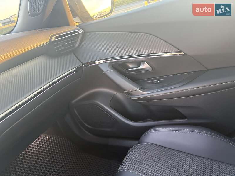 Позашляховик / Кросовер Peugeot e-2008 2021 в Львові