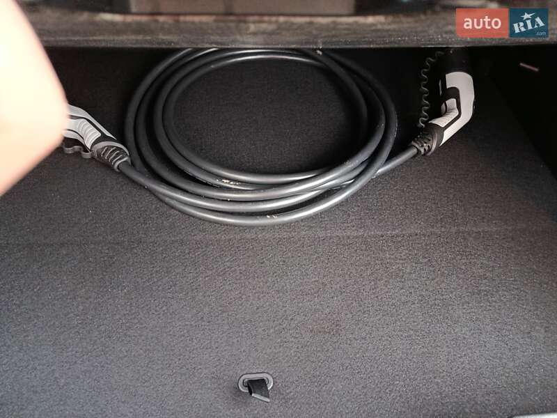 Внедорожник / Кроссовер Peugeot e-2008 2020 в Дубно