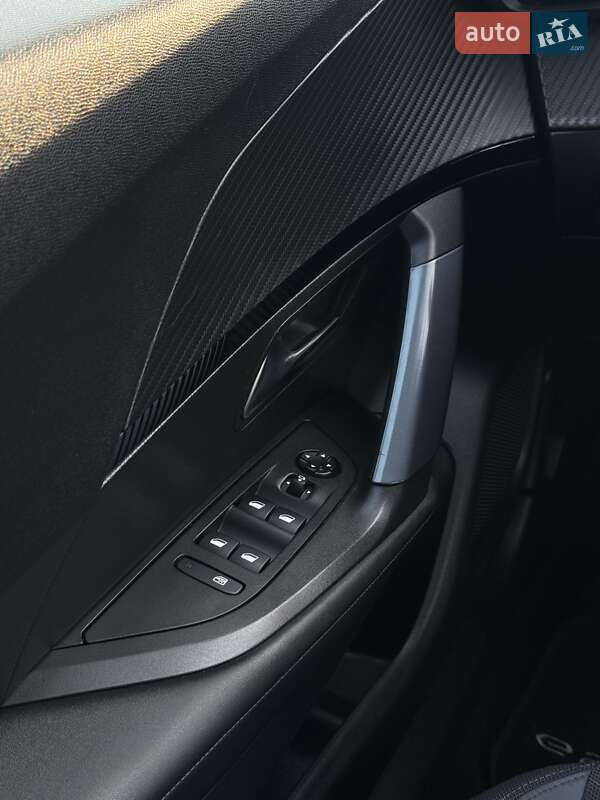 Позашляховик / Кросовер Peugeot e-2008 2020 в Львові