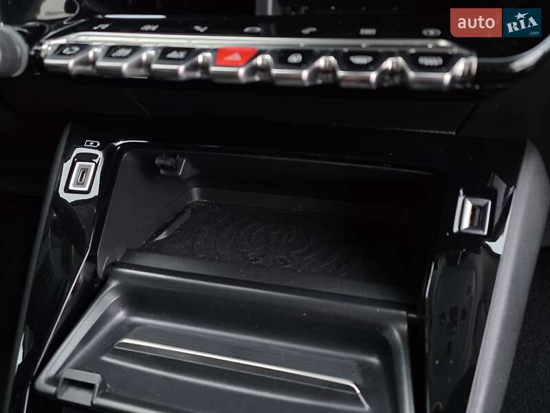 Внедорожник / Кроссовер Peugeot e-2008 2020 в Тернополе