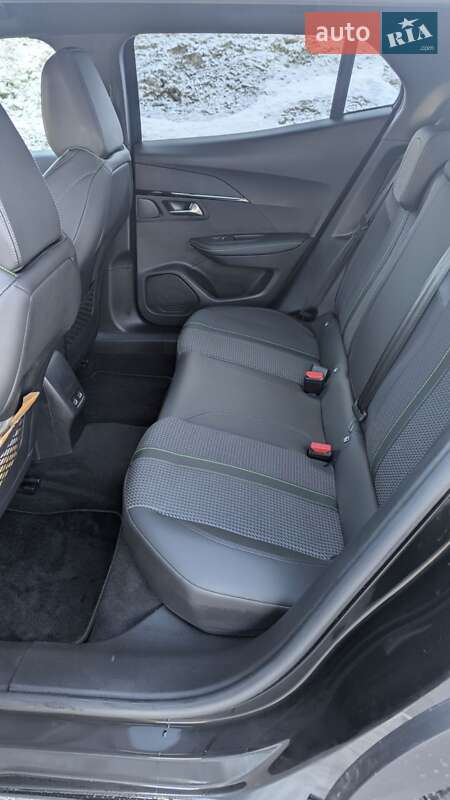 Внедорожник / Кроссовер Peugeot e-2008 2022 в Львове