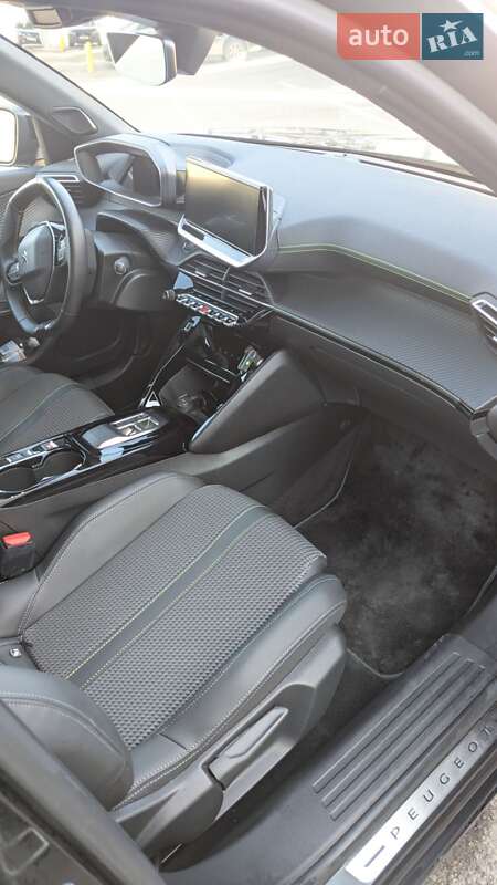 Внедорожник / Кроссовер Peugeot e-2008 2022 в Львове