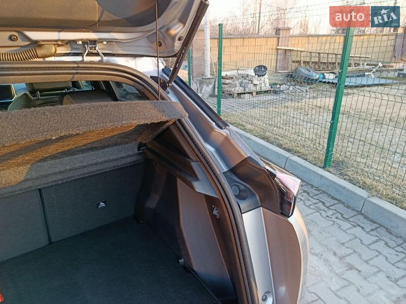 Внедорожник / Кроссовер Peugeot e-2008 2020 в Дубно