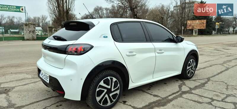 Хетчбек Peugeot e-208 2023 в Жовтих Водах