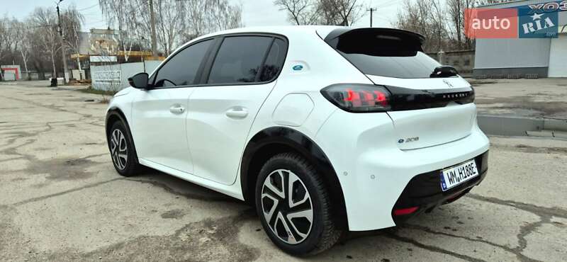 Хетчбек Peugeot e-208 2023 в Жовтих Водах