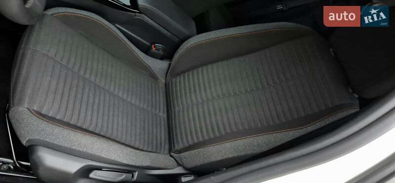 Хетчбек Peugeot e-208 2023 в Жовтих Водах