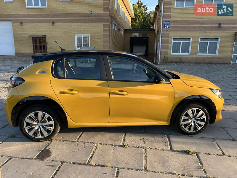 Хэтчбек Peugeot e-208 2021 в Киеве