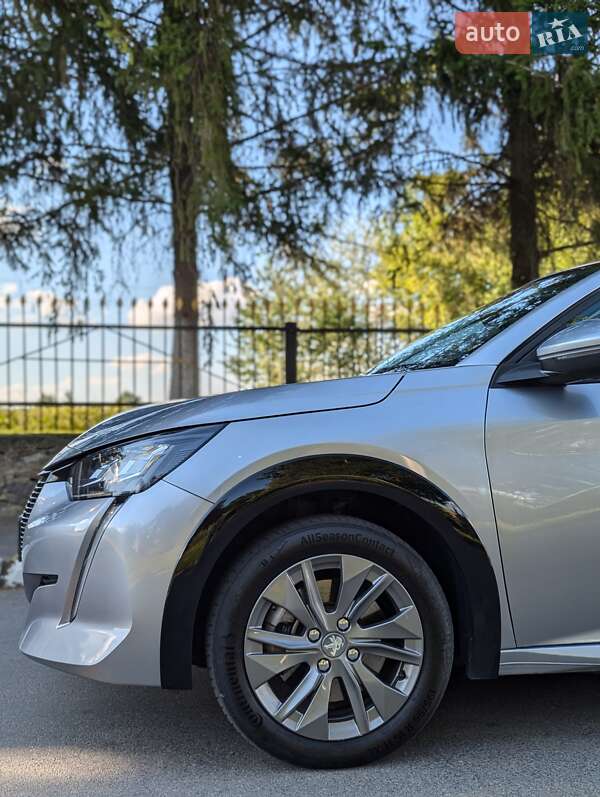 Хэтчбек Peugeot e-208 2021 в Немирове