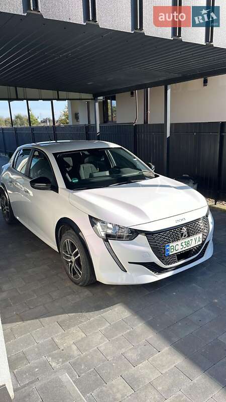 Хэтчбек Peugeot e-208 2022 в 