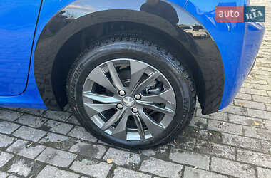 Хэтчбек Peugeot e-208 2021 в 