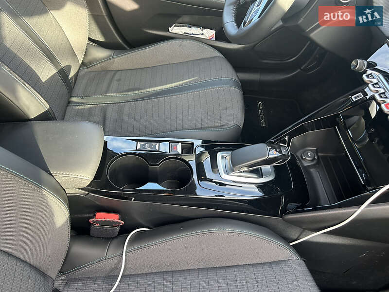 Хэтчбек Peugeot e-208 2021 в Львове