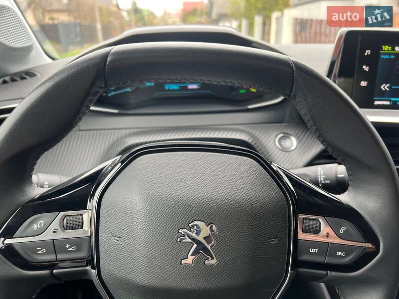 Хэтчбек Peugeot e-208 2021 в Львове
