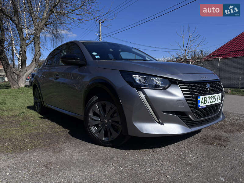 Хэтчбек Peugeot e-208 2022 в 