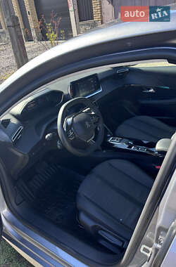 Хэтчбек Peugeot e-208 2022 в 