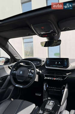 Хетчбек Peugeot e-208 2022 в 