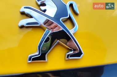 Хэтчбек Peugeot e-208 2021 в 