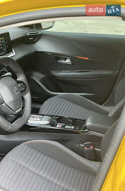 Хетчбек Peugeot e-208 2022 в 