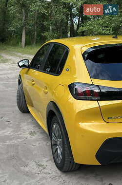 Хетчбек Peugeot e-208 2022 в 