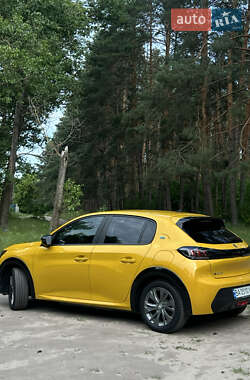 Хетчбек Peugeot e-208 2022 в 