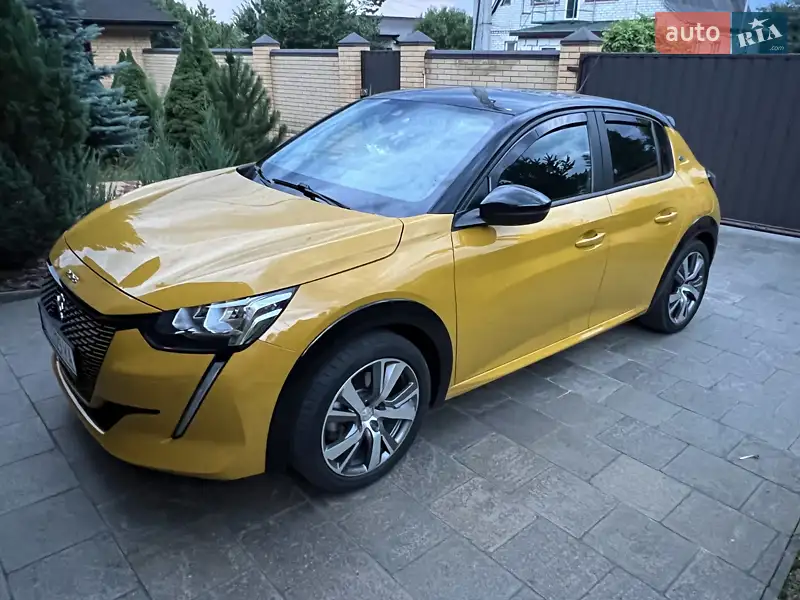 Peugeot e-208
