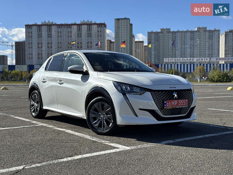 Peugeot e-208 2022