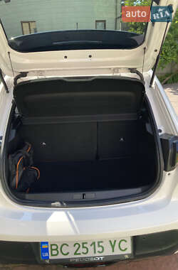 Хэтчбек Peugeot e-208 2021 в 