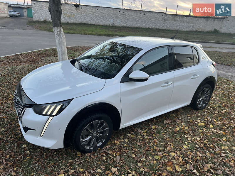 Peugeot e-208 2021
