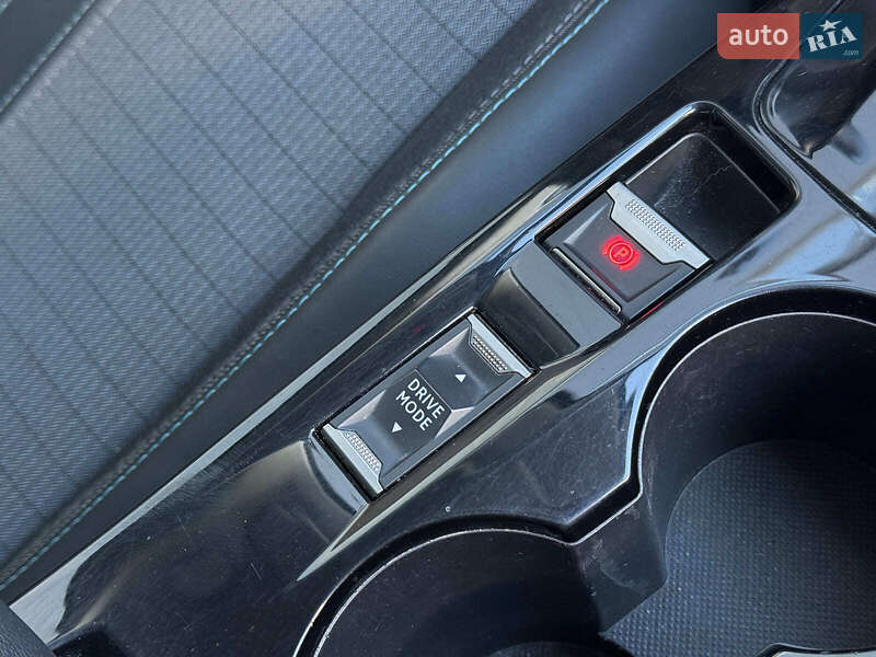 Хэтчбек Peugeot e-208 2019 в Львове