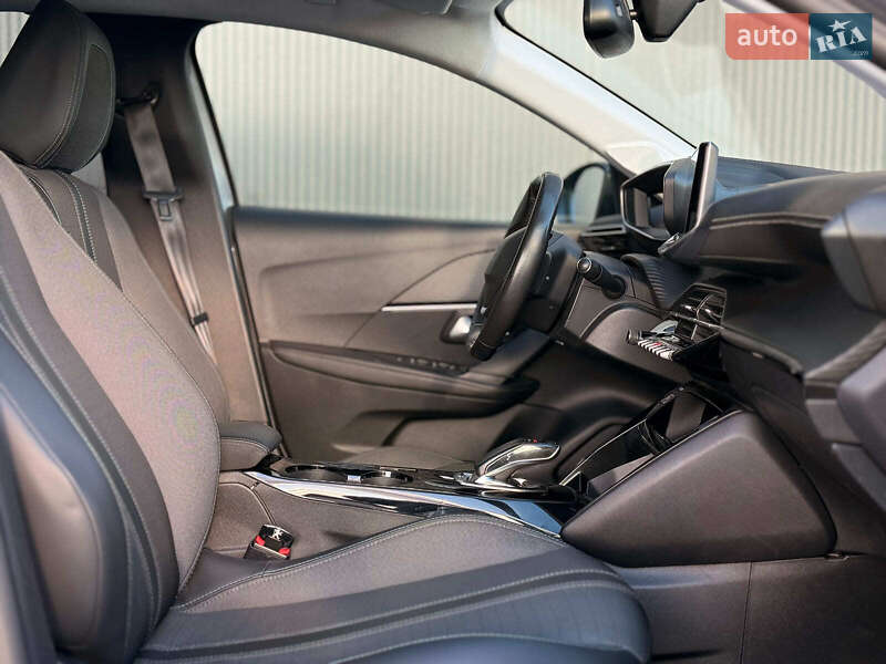 Хэтчбек Peugeot e-208 2019 в Львове