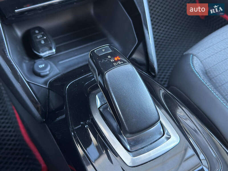 Хэтчбек Peugeot e-208 2019 в Львове