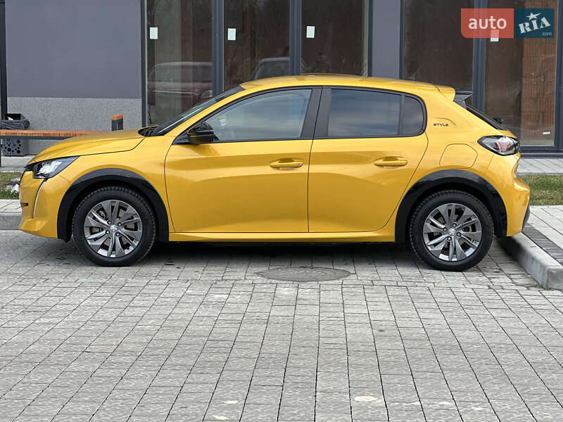 Хетчбек Peugeot e-208 2023 в Львові