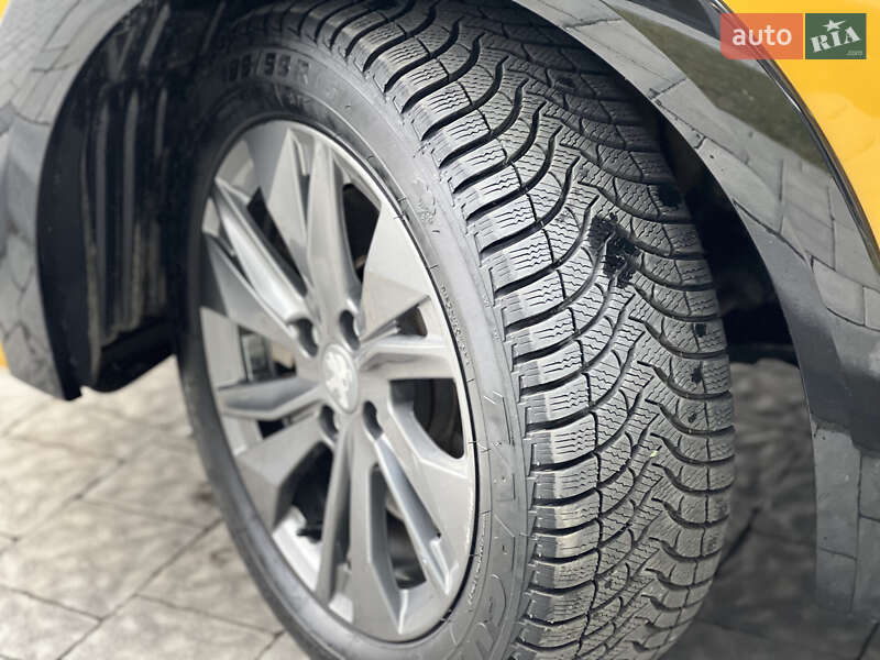 Хетчбек Peugeot e-208 2023 в Львові