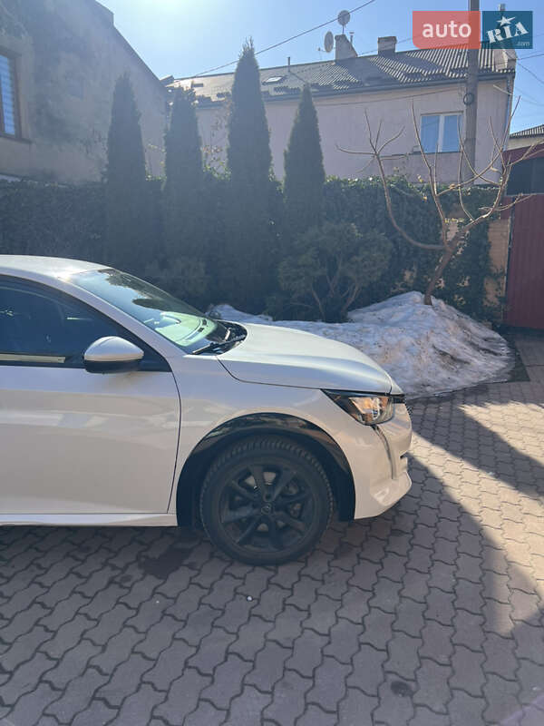 Хэтчбек Peugeot e-208 2020 в Львове