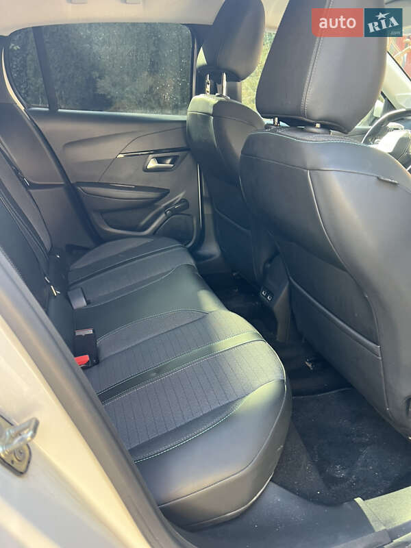 Хэтчбек Peugeot e-208 2020 в Львове