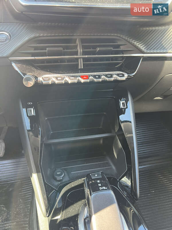 Хэтчбек Peugeot e-208 2020 в Львове