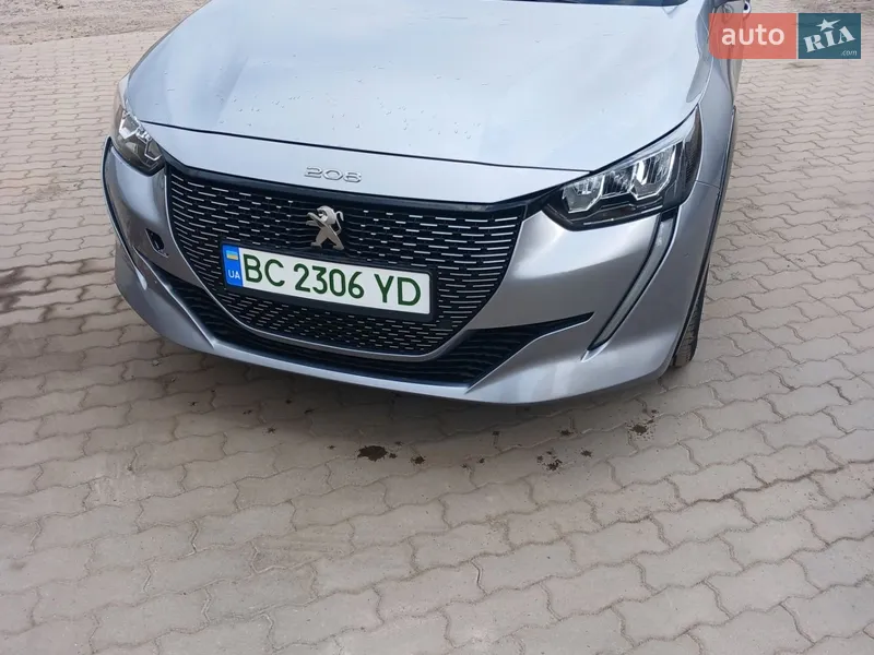 Peugeot e-208