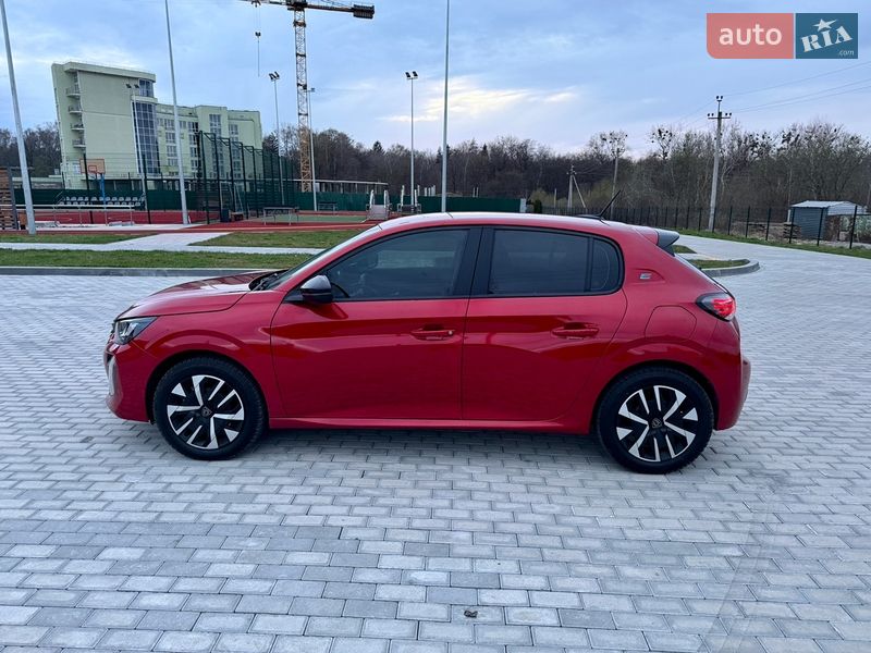 Хэтчбек Peugeot e-208 2024 в Львове