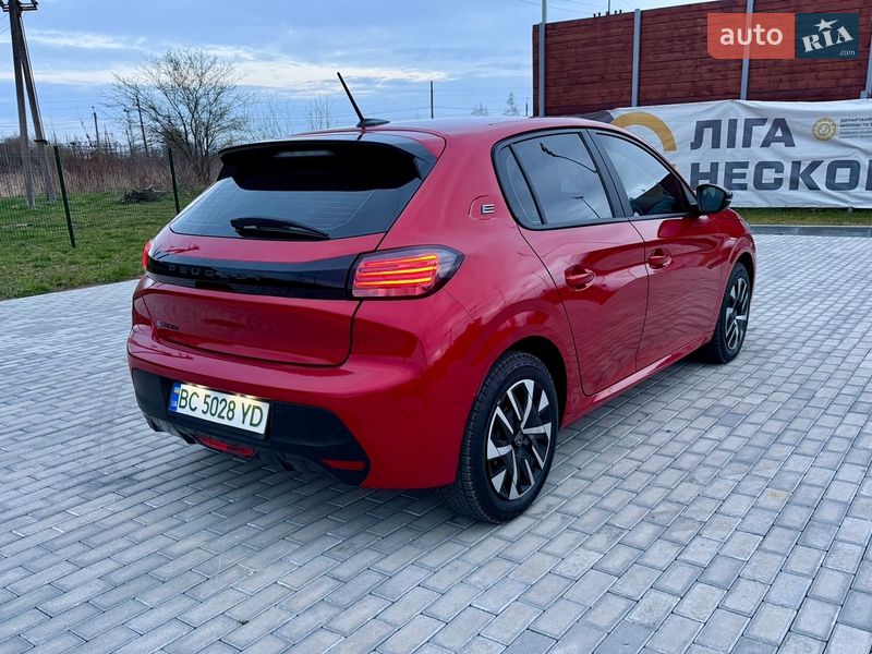 Хэтчбек Peugeot e-208 2024 в Львове