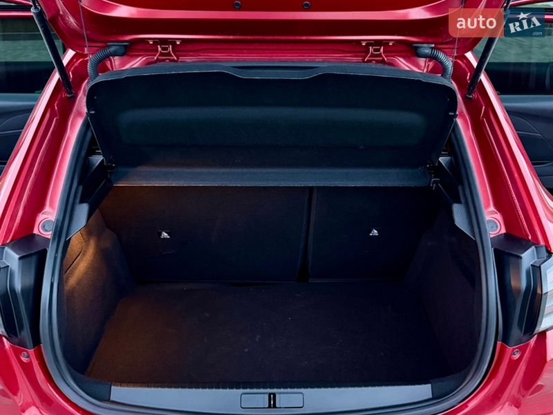 Хэтчбек Peugeot e-208 2024 в Львове