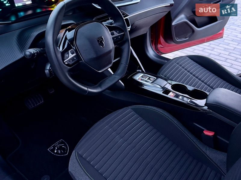Хэтчбек Peugeot e-208 2024 в Львове