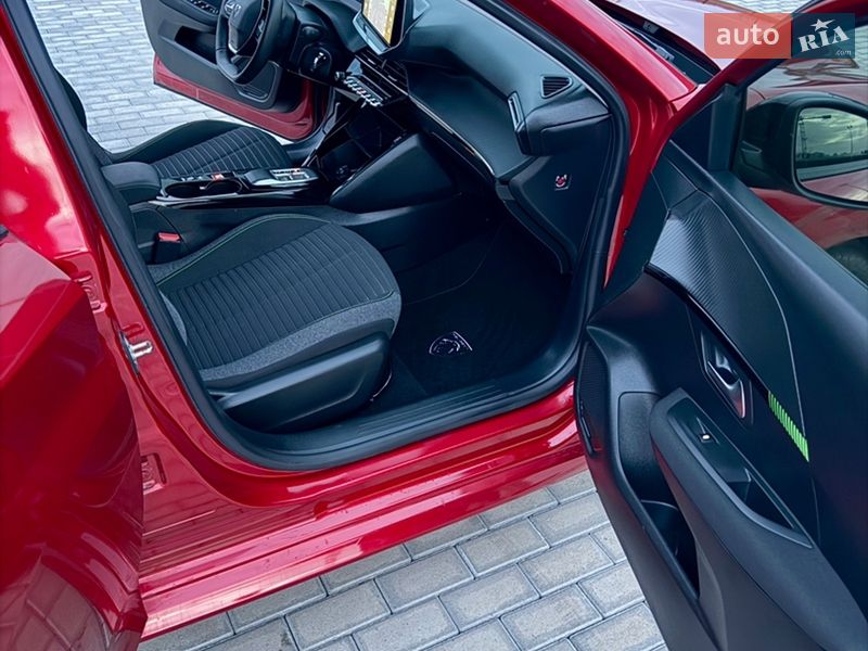Хэтчбек Peugeot e-208 2024 в Львове