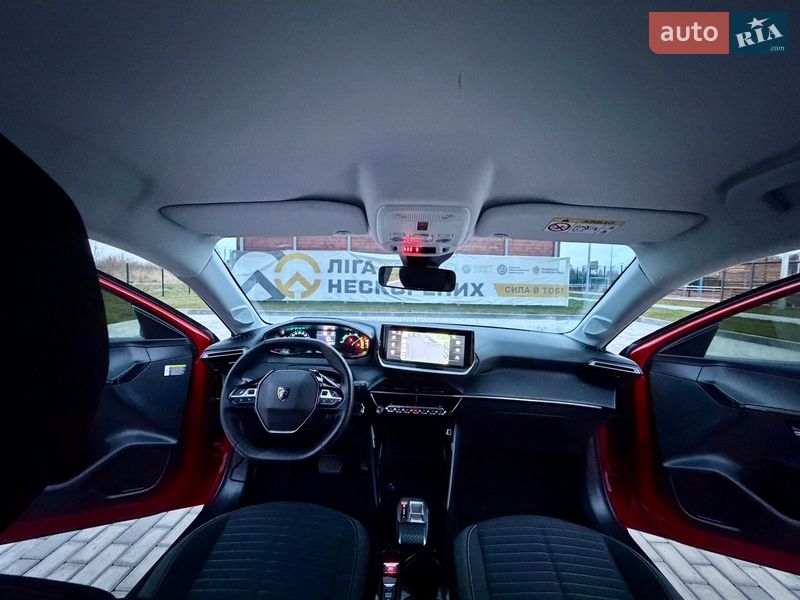 Хэтчбек Peugeot e-208 2024 в Львове