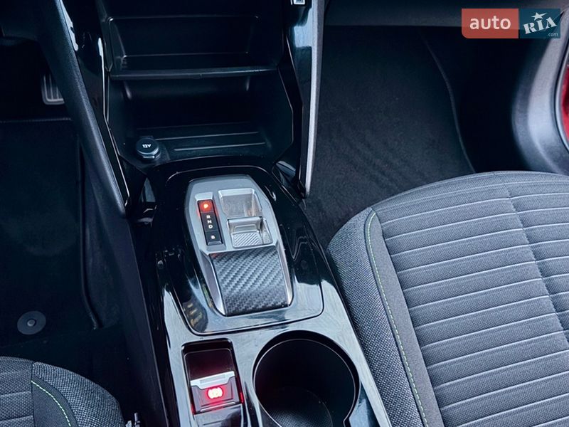 Хэтчбек Peugeot e-208 2024 в Львове