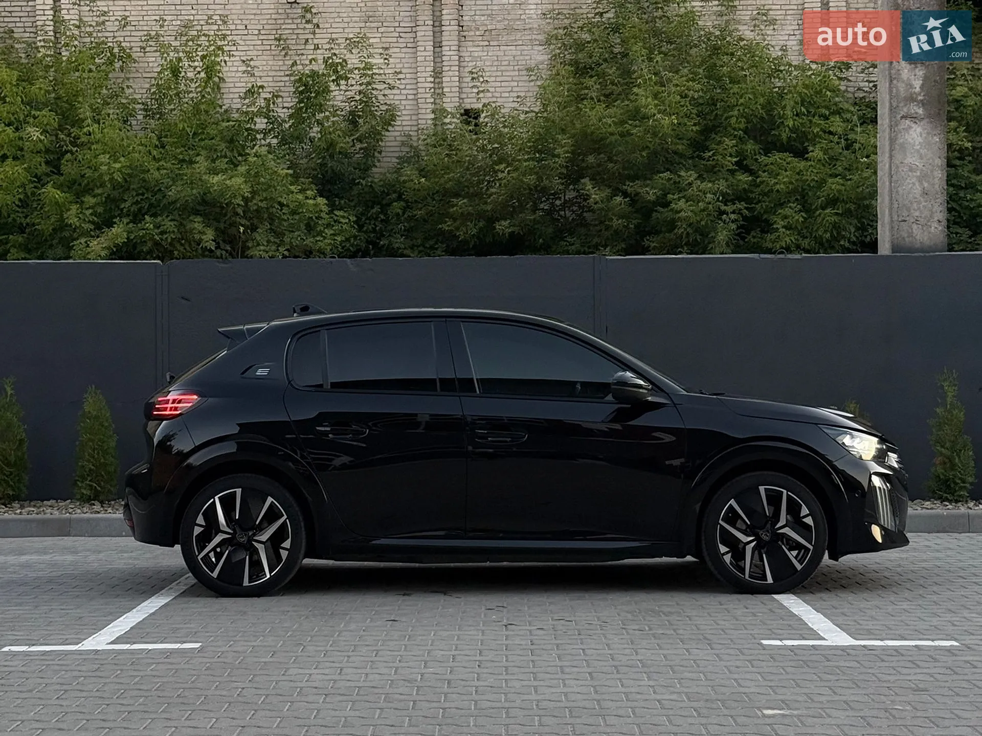 Peugeot e-208 2024 VIN VR3UHZKW2R4093205 фото оголошення 14 з 47