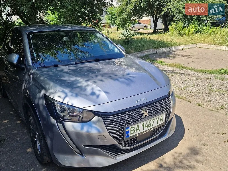 Peugeot e-208